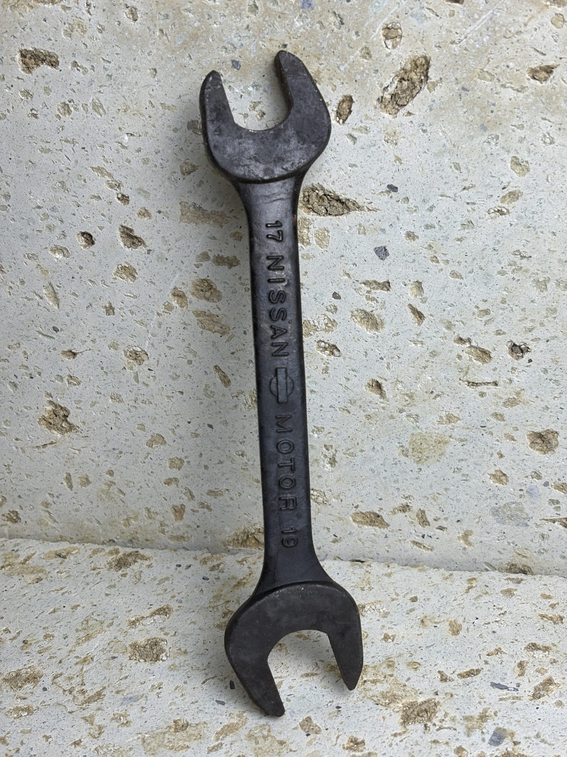 ニッサンレンチ No.4 全体 裏側から見たようす