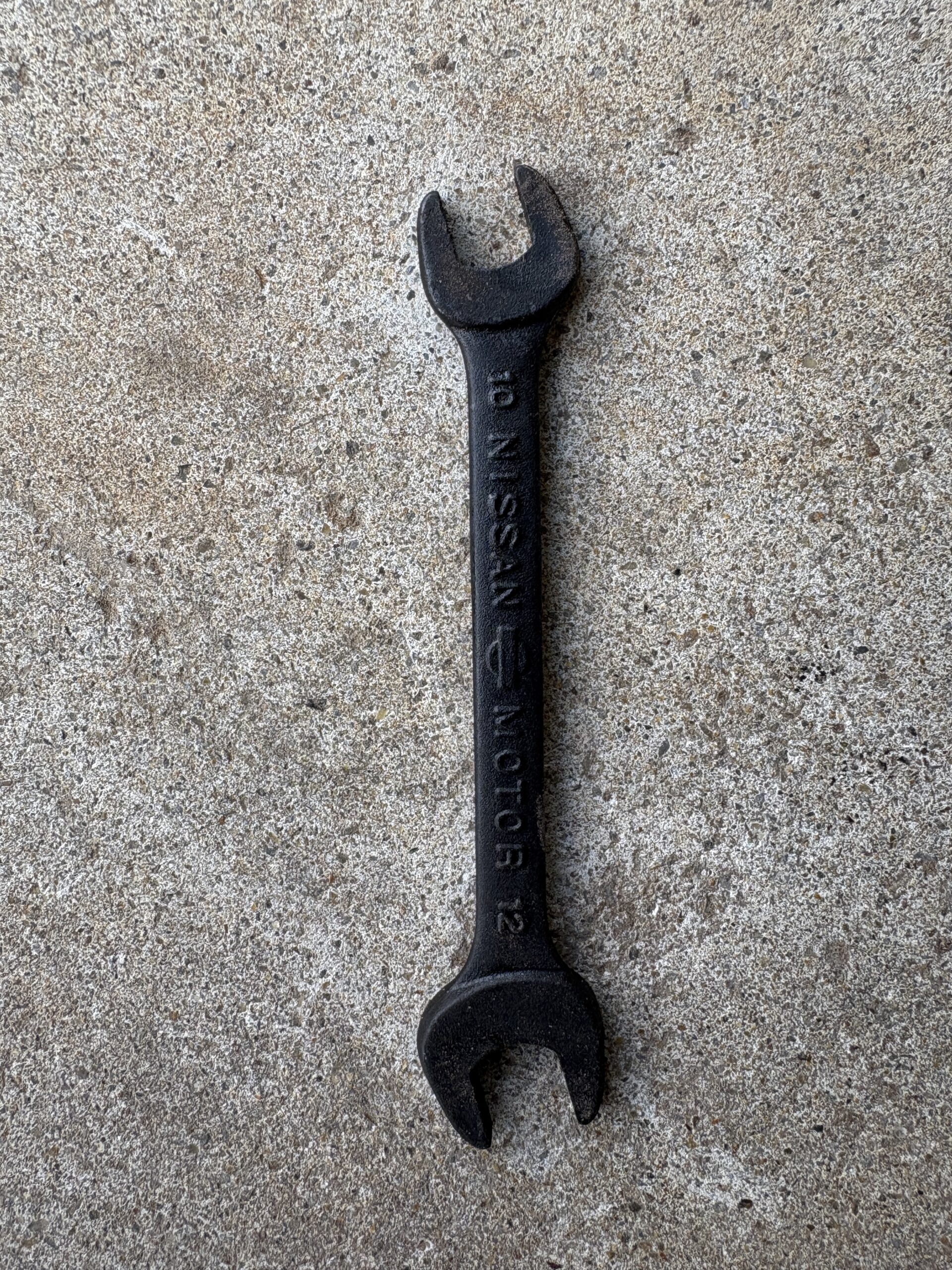 ニッサンレンチ No.6 全体 裏側から見たようす